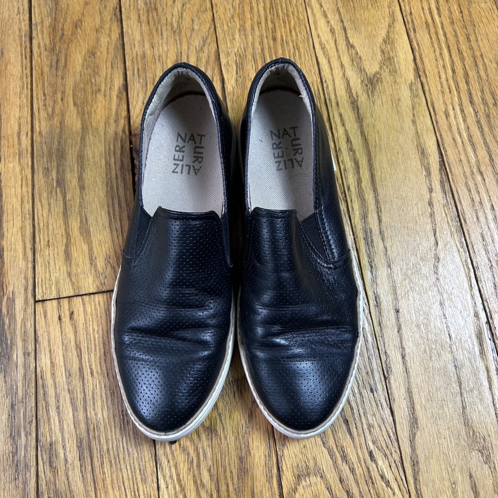 Naturalizer Morrison Black Perforated Leather Slip On Sneakers Womens 7M